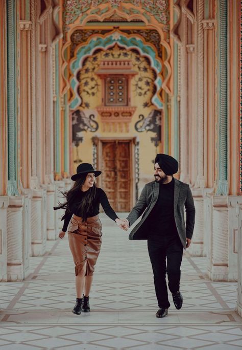 Western Pre-Wedding Shoot Dresses Ideas For Millennial Couples Pre Wedding Dress Ideas For Couple, Pre Wedding Shoot Outfit, Pre Wedding Shoot Outfit Ideas, Sikh Couple, Shoot Outfit Ideas, Pre Wedding Photoshoot Outfit, Pre Wedding Videos, Dresses Western, Pista Green