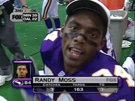 Nfl Vikings, Randy Moss, Football College, Minnesota Vikings Football, Funny Sports Memes, Nfl Memes, Vikings Football, Nfl History, American Football Players