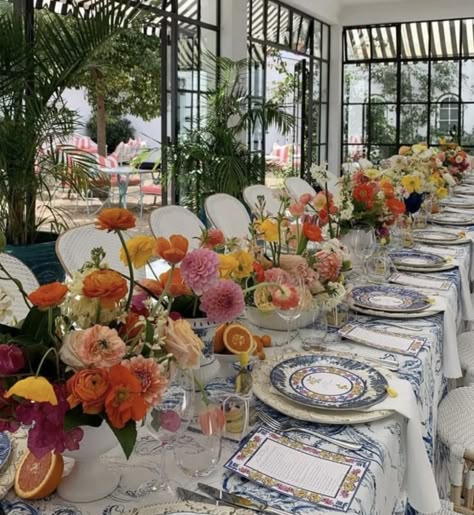 Long Tablescape Ideas, Hens Lunch Table Decorations, Tuscan Wedding Flower Arrangements, Mediterranean Flowers Wedding, Bridal Shower Dinner Table Decor, Bridal Shower Tuscan Theme, Fruit On Table Wedding, Colorful Italian Wedding, Italian Wedding Florals