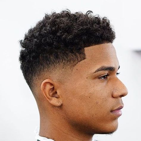 Fade Haircut Styles, Best Fade Haircuts, Black Hair Cuts, Curly Hair Fade, Low Fade Haircut, Men Haircut Curly Hair, Taper Fade Haircut, Black Men Haircuts, Faded Hair