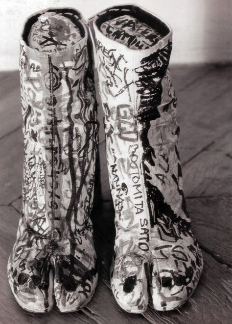 Margiela Archive, 90s Shoes, Tabi Boots, Walter Van Beirendonck, Tabi Shoes, Kelly Wearstler, Martin Margiela, Toe Shoes, Mode Inspiration