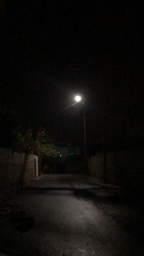 Walking At Night Aesthetic, Night Walk Aesthetic, Night Walking Aesthetic, Blurred Aesthetic, Video Call With Boyfriend Screen Photo, Night Walk, Profile Pictures Instagram, Snapchat Picture, Night Scenery