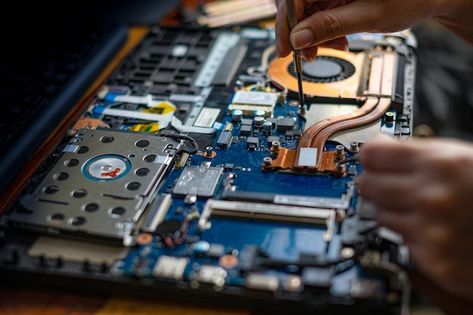 Photo technician repairing broken laptop... | Premium Photo #Freepik #photo #pc-repair #computer-maintenance #electronic-repair #laptop-service Broken Laptop, Electronics Wallpaper, Macbook Repair, Best Macbook, Computer Maintenance, Computer Repair Services, Computer Service, Laptop Brands, Pc Repair