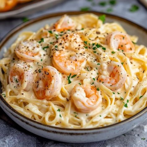 Creamy Alfredo Pasta, Shrimp Linguine Recipe, Pasta With Salmon, Fettucini Alfredo, Shrimp Fettuccine Alfredo, Shrimp Linguine, Shrimp Fettuccine, Lemon Shrimp, Creamy Shrimp