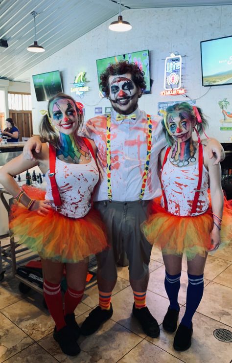 Bartending costume Halloween clowns Killer Clown Costume Ideas, Killer Clown Couple Costume, Scary Clown Kids Costume, Haunted House Clown Costume, Cute Killer Clown Costume, Diy Clown Costume, Scary Clown Halloween Costume, Clown Costume Diy, Scary Clown Costume