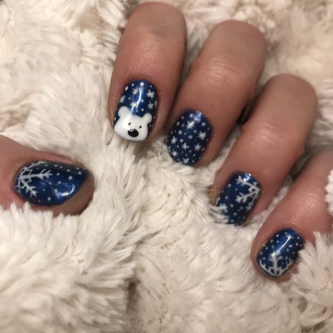 Winter nails Winter Penguin Nails, Kids Winter Nails, Penguin Nails Christmas, Penguin Christmas Nails, January Manicure, Funky Winter Nails, Holiday Manicure Ideas, Penguin Nail Art, Theme Nails