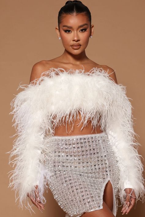 Feather Skirt Outfit, Feather Top Outfit, Feather Crop Top, Fashion Collection Inspiration, Dinner Gowns, Feather Fashion, Feather Skirt, Feather Tops, Mini Skirt Set