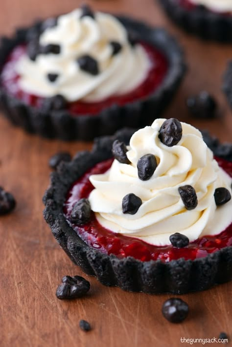 Raspberry Tartlet Raspberry Tartlets, Raspberry Pie Filling, Mini Dessert Recipes, Gunny Sack, Dessert Mini, Oreo Cookie Crust, Raspberry Pie, Raspberry Tarts, Chocolate Sandwich