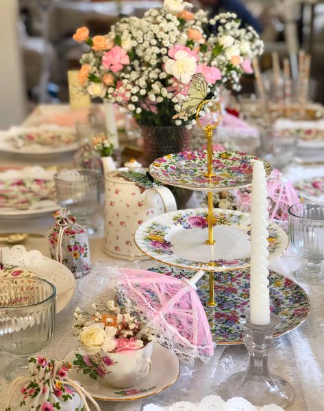 Bridgertons Decor, Regency Party Decor, Bridgerton Viewing Party, Bridgerton Breakfast, Bridgerton Party Decor Ideas, Bridgerton Theme Party, Bridgerton Brunch, Bridgerton Decor, Bridgerton Tea Party