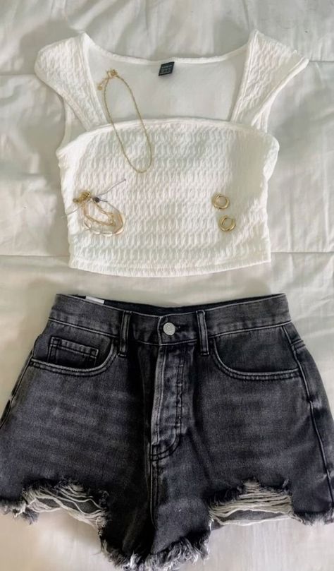 Look Grunge, Outfit Cute, Outfit Inspo Summer, Outfit Inspo Casual, Trendy Outfits For Teens, Cute Preppy Outfits, Simple Trendy Outfits, Looks Chic, Cute Everyday Outfits