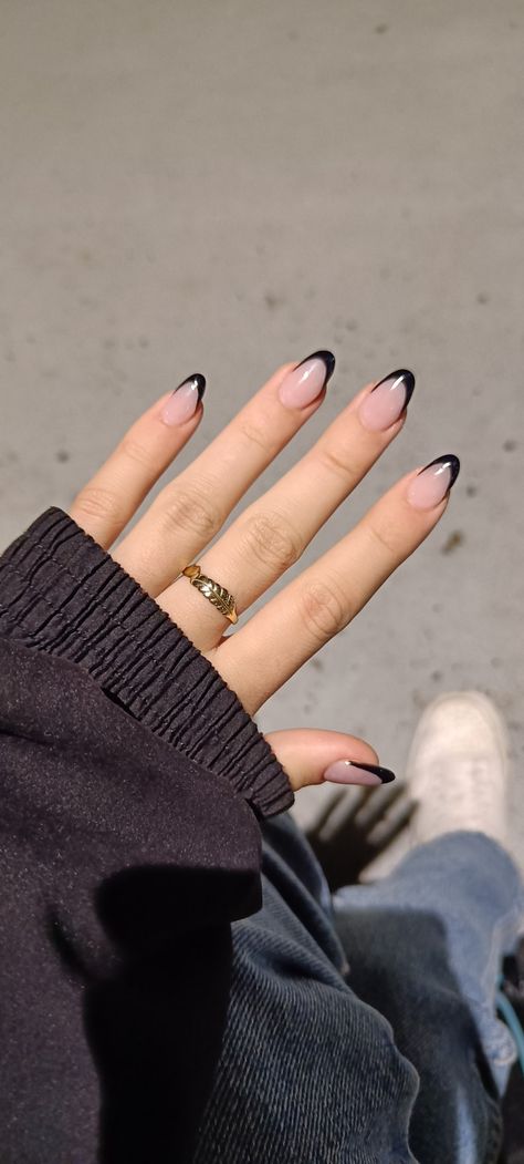 Black Tip Nails Almond Shape, Black Almond Tip Nails, Black Tip Oval Nails, Black Tips Almond Nails, Acrylic Nails Black Tips, Almond Nails With Black Tips, French Nails With Black Tip, Black Tip Acrylics, Black French Tip Nails Almond Short