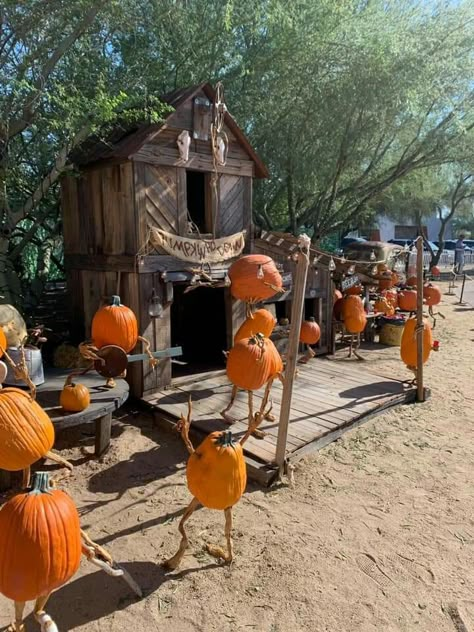 Pumpkin Patch Yard Decor, Farm Halloween Decorations, Pumpkin Patch Entrance, Pumpkin People Ideas, Haunted Pumpkin Patch Yard, Fall Displays Outdoor, Pumpkin Patch Business, Pumpkin Walk, Agritourism Farms