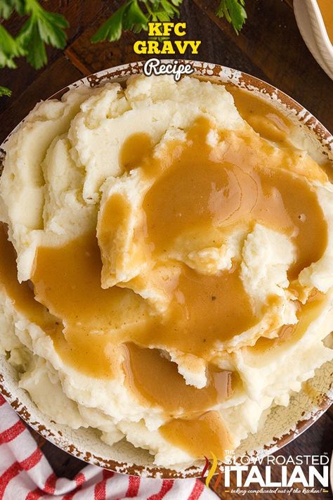 Kfc Gravy Recipe, Kfc Mashed Potatoes, Kfc Gravy, Gravy For Mashed Potatoes, Gravy From Scratch, Slow Roasted Italian, The Slow Roasted Italian, Copykat Recipes, Gravy Sauce