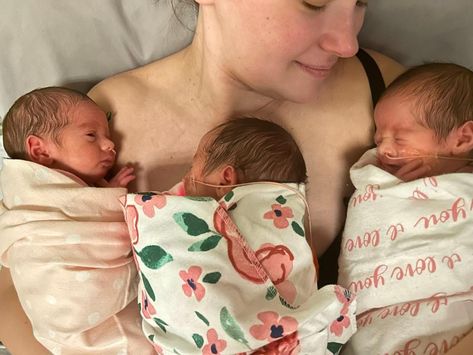 Rare set of newborn triplets go home from hospital just in time for Thanksgiving - Good Morning America Triplets Babies Newborns, Newborn Triplets, Multiples Baby, Cesarean Section, Triplet Babies, Neonatal Intensive Care Unit, Adorable Babies, Bring Them Home, Twin Mom