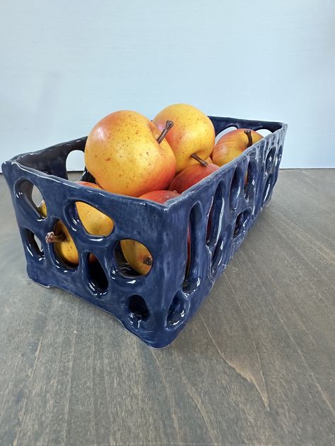 Pottery Baskets Clay, Ceramic Fruit Holder, Basket Ceramic, Hand Built Pottery Gifts, Pottery Fruit, Ceramic Fruit Bowls, Clay Fruit Basket, Fruit Bowl Pottery, Ceramic Fruit Basket