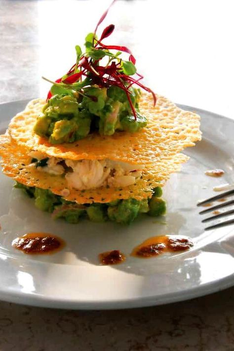 Crab Napoleon Recipe, Gourmet Food Plating, Delicious Seafood Recipes, Parmesan Crisps, Tasty Meat, Fine Dining Recipes, Avocado Recipes, Food Presentation, Food Plating