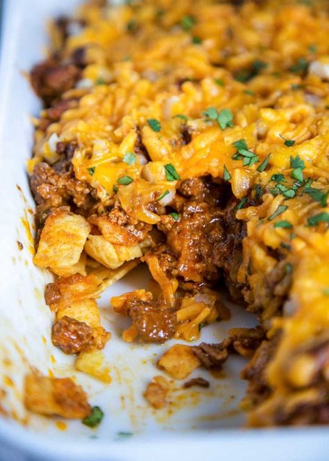 Frito pie is a Southwest American casserole that's crunchy, spicy, beefy and cheesy. Here’s my Frito Pie recipe using Fritos corn chips, chili con carne and cheese! Chili Cheese Frito Taco Bake, Frito Nachos, Fritos Recipes, Frito Chili Pie Recipe, Frito Casserole, Corn Chips Recipe, Frito Pie Casserole, Fritos Chili, Cabin Meals