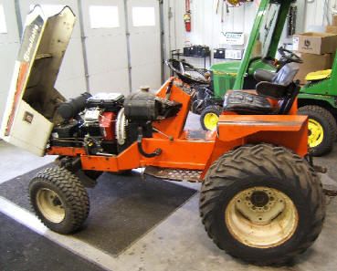 Simplicity tractor repower Subcompact Tractor, Garden Tractor Front End Loader, Simplicity Tractors, Bobcat Equipment, Garden Tractor Pulling, Minneapolis Moline Tractors, Tractor Accessories, Small Tractors, Tractor Idea