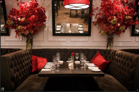 Valentine's dinner out, restaurant decorations Valentine's Day Restaurant Deals, Restaurant Specials, Decoration Restaurant, Fancy Restaurants, Romantic Restaurant, Valentine Dinner, Valentines Day Dinner, Hall Decor, Valentine Special