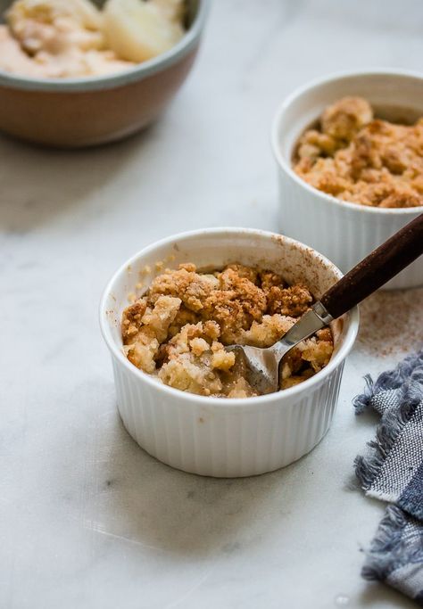 Apple Crumble For One, Low Calorie Apple Crumble, Ramkin Recipes, Ramekin Recipes, Baked Pudding, Apple Crisp Without Oats, Ramekin Recipe, Apple Food, Pudding Chia