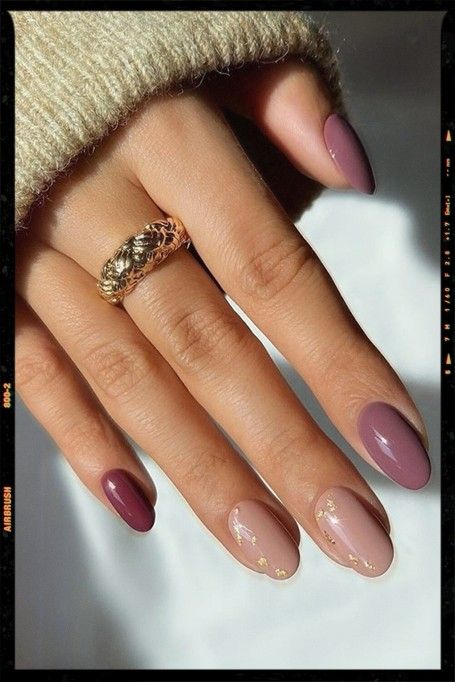 Mauve Nails With Gold, Gold Foil Nails, Fall Nails French, Nails With Gold, Mauve Nails, Airbrush App, Foil Nails, Nails French, Gold Flakes