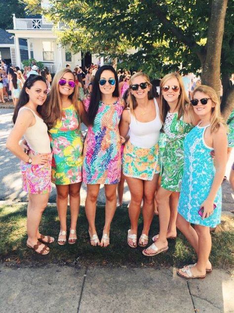 At the end of the day, no matter what state any of us Southern gals are in, we are in Southern states of minds! Southern Belle Style, Southern Preppy, Preppy Spring, Southern Outfits, Preppy Life, Lilly Pulitzer Outfits, Southern States, Preppy Southern, Prep Style