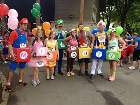 Mario kart                                                                                                                                                                                 More Mario Kart Costumes, Mario Bros Costume, Mario Halloween Costumes, Super Mario Costumes, Girl Group Halloween Costumes, Mario Costume, Trio Costumes, Teacher Halloween Costumes, Diy Kostüm