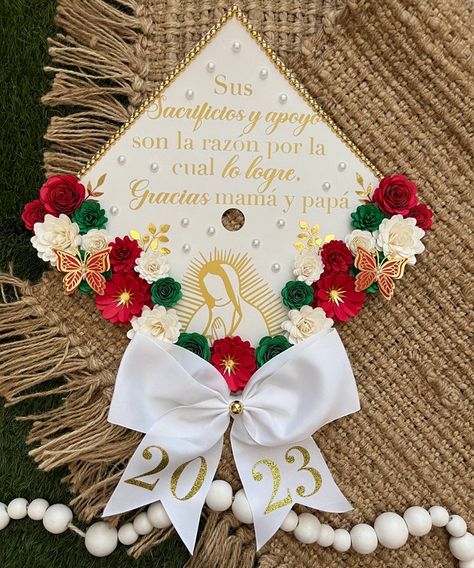 Mexico Cap Graduation, Cross Graduation Cap, Senior Cap Ideas Spanish, Doctor Grad Cap Ideas, Graduation Cap Designs God Quotes, Grad Cap Ideas Latina, Virgen Graduation Cap, Decorated Caps For Graduation Mexican, Senior Cap Ideas Mexican