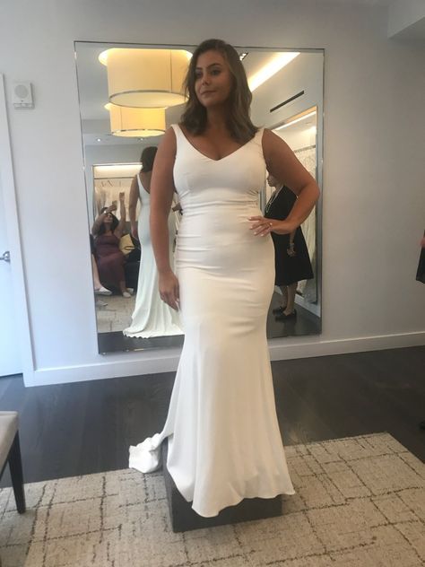 Wedding Shape Wear: You'll Never Guess What's Underneath The Dress — Caralyn Mirand Koch Mid Length Dresses Formal, What To Wear Under Wedding Dress, Shapewear For Wedding Dress, Wedding Shapewear, Strapless Shapewear, Wedding Dress Buttons, Green Formal Dresses, Below The Knee Dresses, Gold Prom Dresses