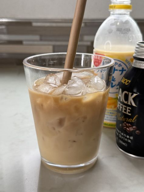 Korean Iced Americano Recipe, Americano Recipe, Iced Americano, How To Make Ice Coffee, Coffee Tasting, Game Food, Non Alcoholic Drinks, Non Alcoholic, Iced Coffee