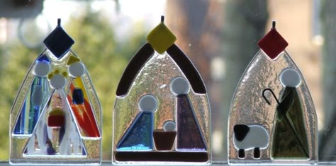 Fused Glass Nativity Ideas, Fused Glass Nativity Scene, Fused Glass Nativity, Nativity Scene Crafts, Mosaic Tiles Crafts, Glass Fusion Ideas, Fused Glass Artwork, Glass Christmas Decorations, Fused Glass Ornaments