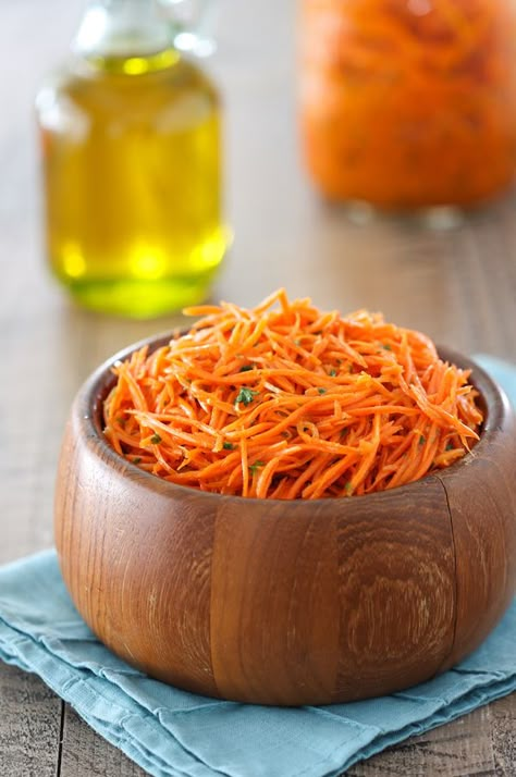 Russian Carrot Salad - Koreiskaya Morkovka - Olga's Flavor Factory Ukrainian Carrot Salad, Traditional Russian Food Soups, Russian Carrot Salad, Russian Side Dishes, Russian Thanksgiving, Russian Appetizers, Russian Meals, Russian Salads, Russian Dinner