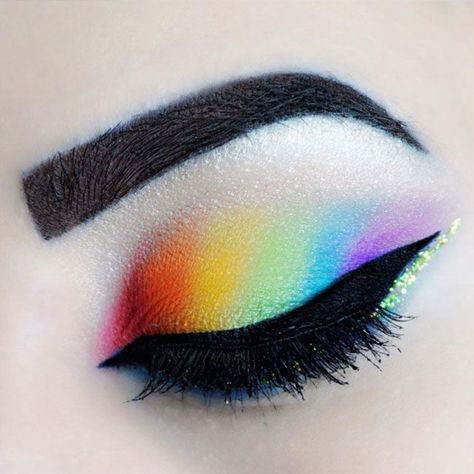 Eyeshadow We're huge fans of /jb/.beautyblog's gorgeous rainbow eyeshadow - complete the look with a slick of black liquid liner and flawlessly groomed eyebrows. Makeup Pinterest, Make Up Diy, Eyeshadow Designs, Rainbow Eyeshadow, Pastel Makeup, Drag Make-up, Rainbow Eyes, Pride Makeup, Unicorn Makeup