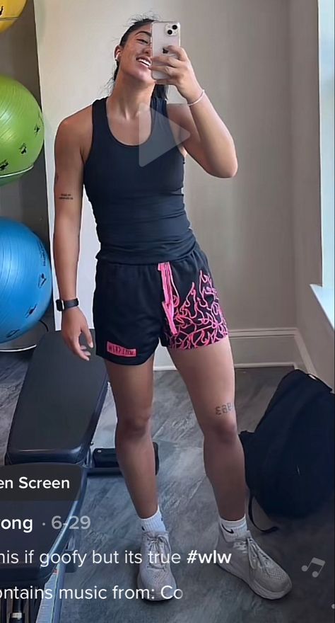 Lesbian Sports Outfits, Tomboy Gym Workout Outfits, Tomboy Swimming Outfits, Masc Shorts For Women, Masc Lesbian Workout Outfits, Gym Fits Masc Women, Lesbian Workout Outfits, Gym Outfit Tomboy, Masc Lesbian Swim Outfit