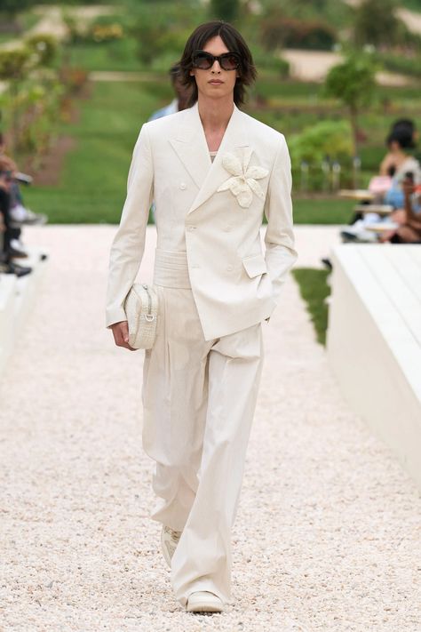 Amiri Spring 2024 Menswear Fashion Show | Vogue Male Model Outfits, All White Party Outfits, Suit For Men Wedding, Fashion Show Themes, Met Gala Outfits, 2024 Menswear, Blazer Outfits Men, Wedding Outfit Men, Classy Prom Dresses