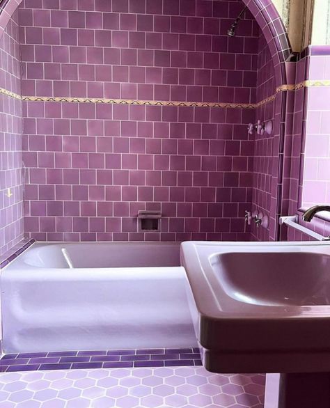 Pick your mood 🛁 Tiled bathrooms via Vintage Bathroom Love, Elle Decor, Retrovius and Interior Archeology #tiledesign #bathroomtiles #bathroomdesign #vintagebathroom #bathroominspo Lavender Tile Bathroom, Violet Bathroom, Lavender Tile, Tiled Bathrooms, Lavender Bathroom, Vintage Lavender, Bathroom Inspo, Vintage Bathroom, Elle Decor