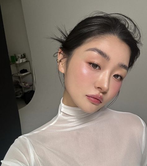 Makeup Ala Korea, Maquillage On Fleek, Asian Makeup Looks, Soft Makeup Looks, Asian Eye Makeup, Glowing Makeup, Soft Makeup, Make Up Looks, Makeup Looks Tutorial