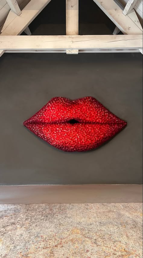 Lips lip lippen biglips artwork Kiss kisses mond wallart wandsculptuur wallsculpture redlips rodemond sexylippen sexylips kunstaandemuur Lips Wall Decor, Lip Wall Art, Diy Sculptural Wall Art, 3d Wall Sculpture Art, Lip Sculpture, Lips Sculpture, Lip Decor, Lips Jewelry, 3d Lips