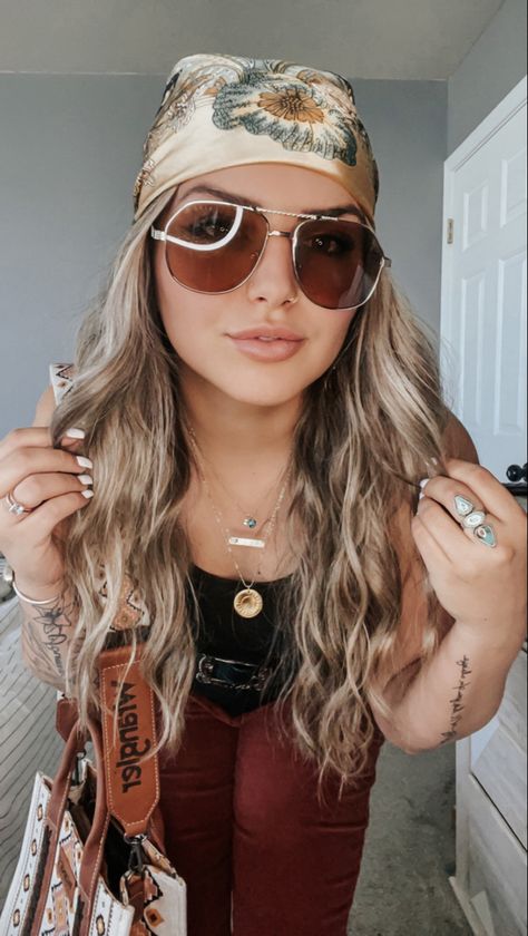 Boho Fashion | Boho outfit | Fashion | Style Blogger Hippie Headband Hairstyles, Western Hippie Fashion, Boho Hat Outfit, Head Scarf Outfit, Boho Head Scarf, Easy Girls Hairstyles, 70s Party Outfit, 70's Party, Hippy Fashion