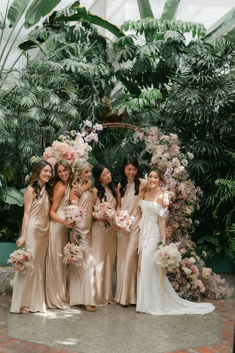 Soft Pink And Champagne Wedding, Wedding Colour Champagne, Champagne Bridesmaid Dresses With Pink Flowers, Champagne Coloured Bridesmaid Dresses, Champagne And Blush Pink Wedding Theme, Blush Champagne Gold Wedding, Champagne Rose Wedding Theme, Wedding Palette Champagne, Bridesmaid Dresses Champagne Pink