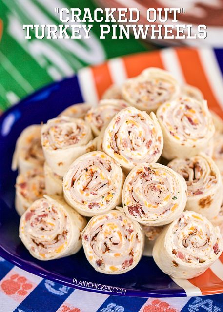 Cracked Out Turkey Pinwheels - I am ADDICTED to these sandwiches! Cream cheese, cheddar, bacon, Ranch and turkey wrapped in a tortilla. Can make ahead of time and refrigerate until ready to eat. Perfect for parties and tailgating!! Savory Pinwheels, Bite Size Appetizers Easy, Turkey Pinwheels, Cracked Out, Football Friday, Chicken Pinwheels, Tortilla Pinwheels, Pinwheel Sandwiches, Pinwheels Recipe