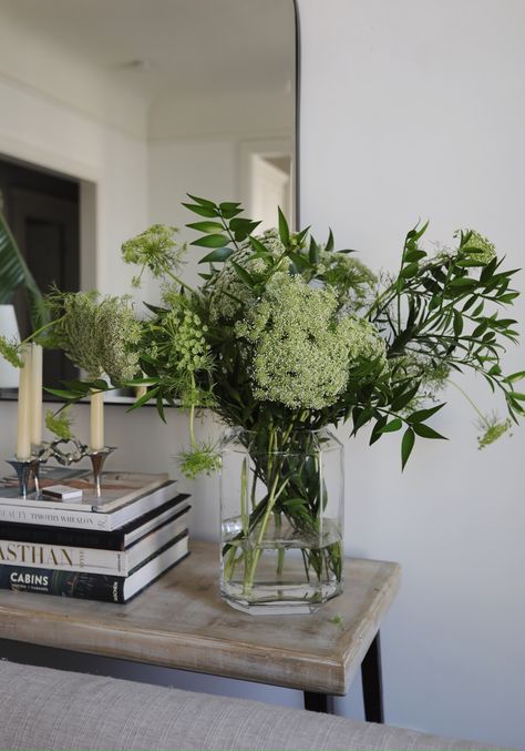 Ashley Kane, Vase Arrangements, Deco Floral, Green Flowers, 인테리어 디자인, Modern Rustic, Interior Inspiration, Flower Vases, Home Deco