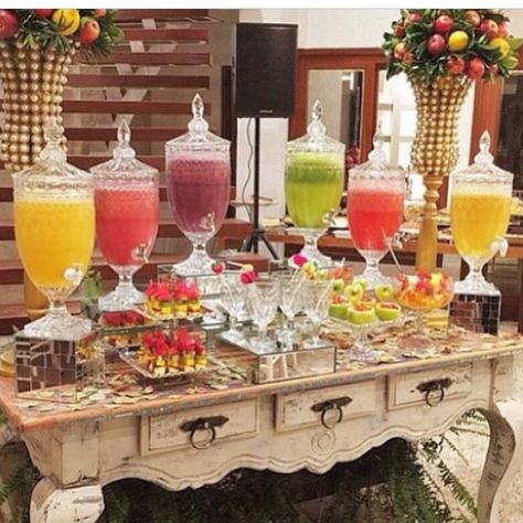 Idea Rustic Bridal Party, Bridal Party Table, Fruit Presentation, Fruit Buffet, Drink Stations, Fruit Table, Fall Fruit, Buffet Table Decor, Bridal Party Tables