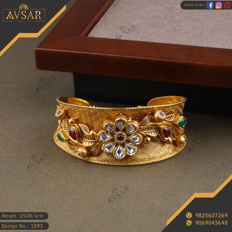 Avsar Jewellers, Avsar Gold, Glass Wardrobe, Antique Gold Bracelet, Bridal Jewellery Earrings, Creative Necklace, Gold Jewelry Outfits, New Gold Jewellery Designs, Antique Gold Jewelry Indian