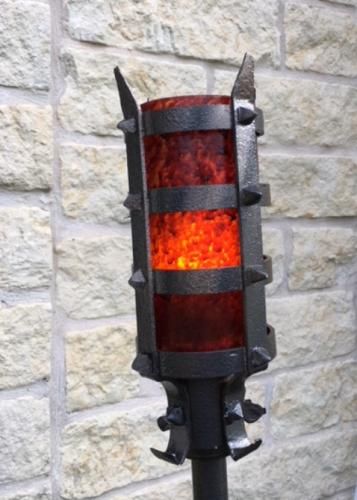 Midevil Halloween Decor, Diy Torches Medieval, Medieval Aesthetic Decor, Viking Diy Decor, Medieval Props Diy, Viking Halloween Decorations, Medieval Halloween Decorations, Diy Torches, Medieval Decorations Diy