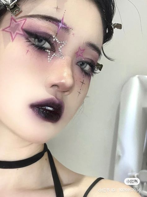 Hip Hop Makeup Looks, Purple Star Makeup, Makeup For Purple Hair, Ateez Makeup Inspired, Pink Alt Makeup, Star Makeup Aesthetic, Ateez Makeup, Pink Douyin Makeup, Universe Makeup