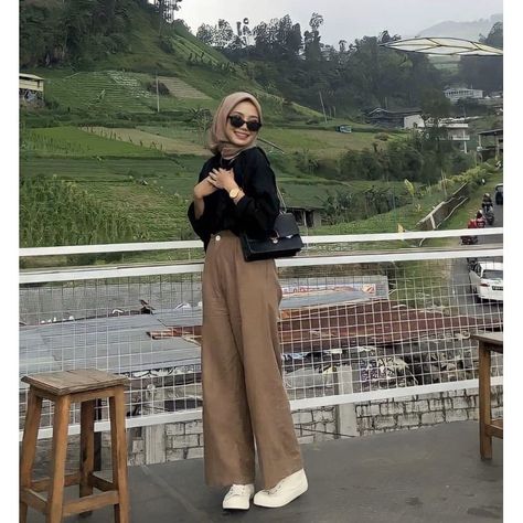 Kulot Outfit Hijab, Celana Kulot Outfit, Outfit Celana Kulot, Kulot Outfit, Outfit Kulot, Hijab Blogger, Ootd Kulot, Hangout Outfit, Hang Out