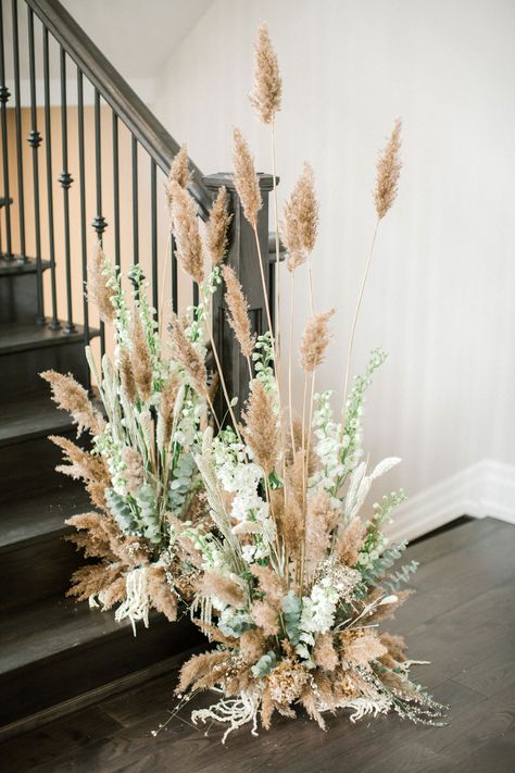 Intimate Home Wedding, Deco Champetre, Grass Decor, Grass Wedding, Flower Installation, Floral Installations, Editorial Shoot, Boho Wedding Decorations, Wedding Aisle