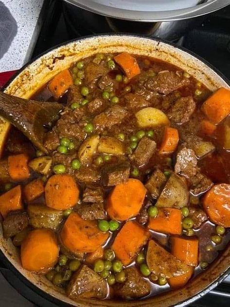 Beef Stew Meat Recipes, Easy Beef Stew Recipe, Small Slow Cooker, Easy Beef Stew, Stew Meat Recipes, Beef Stew Meat, Stew Meat, Beef Stew Recipe, Easy Beef