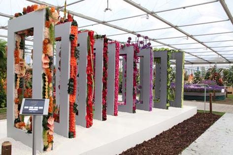 Chelsea Flower Show 2 Flower Exhibition Design, Flower Booth Design, Flower Booth, Flower Exhibition, Expo Stand, Stand Feria, Selfie Wall, Exhibit Design, Flower Installation